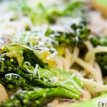 Espaguetis con brócoli, puerro y champis